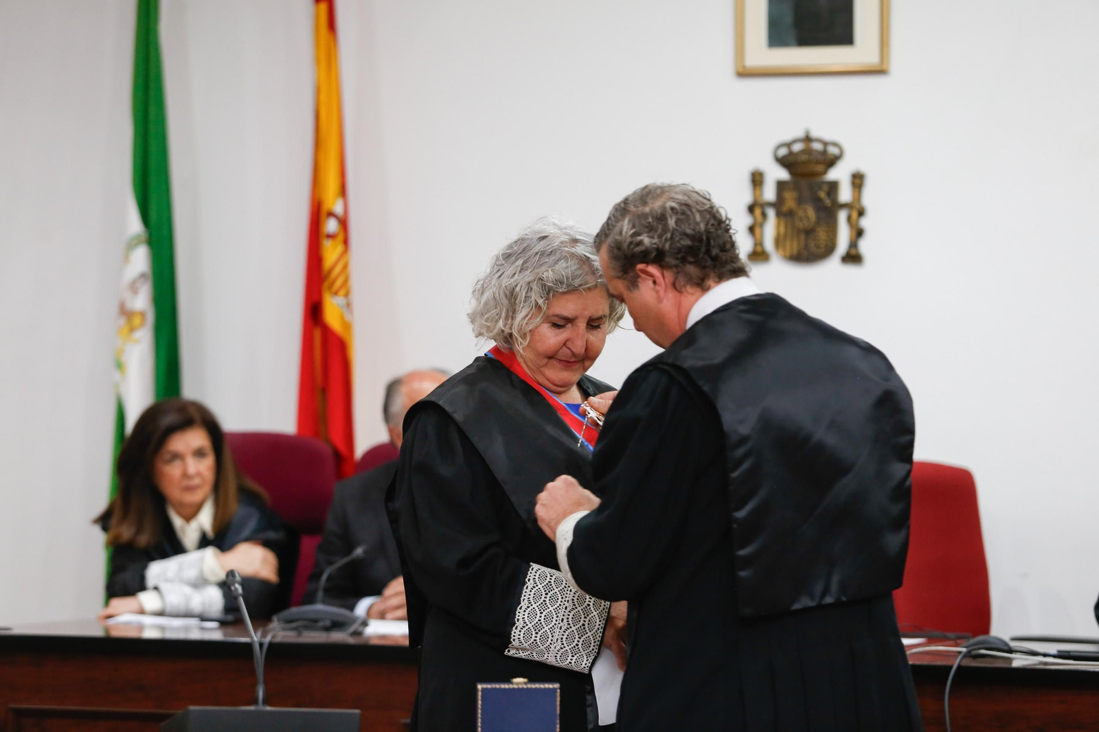 Fotos de la imposición de la Cruz de San Raimundo de Peñafort a la jueza María José Sanz Alcázar en Algeciras
