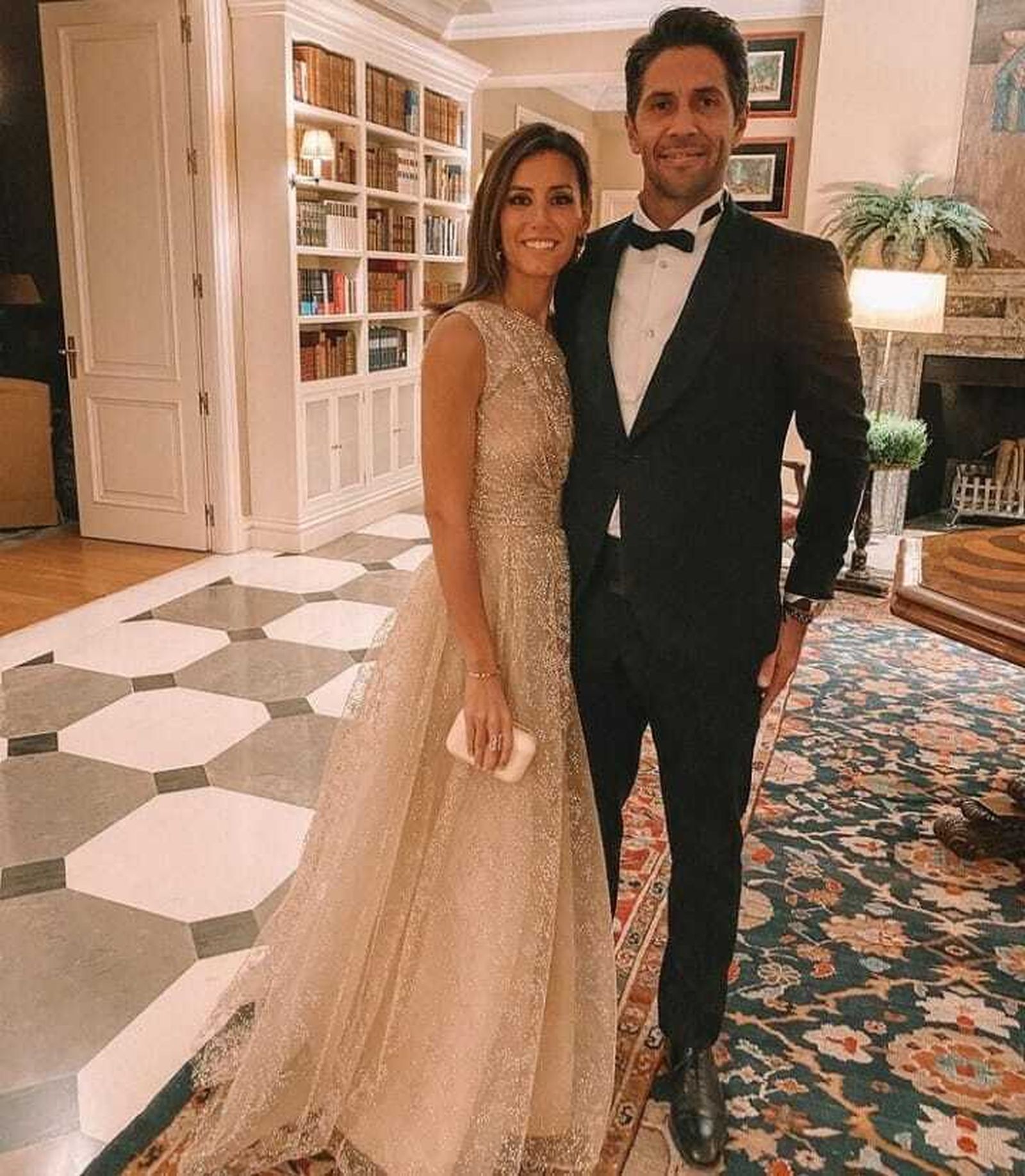 Ana Boyer con su marido, Fernando Verdasco. La hermana pequeña de Tamara llevó un vestido de escote asimétrico de Tom Hom.