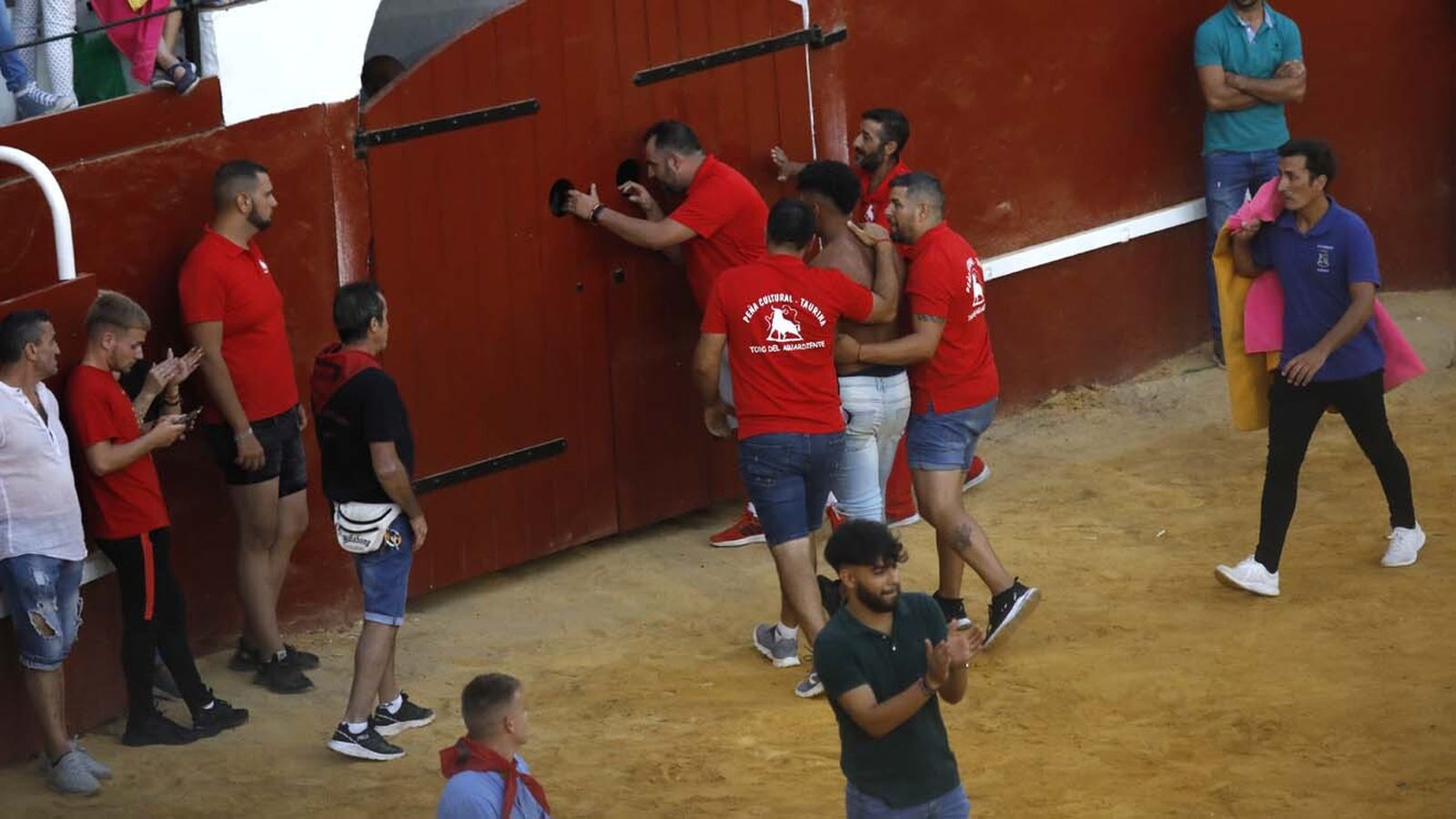 Las fotos del Toro del Aguardiente de San Roque