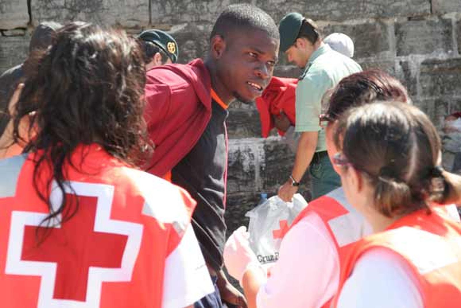 Los inmigrantes, entre los que se encontraba dos menores y dos embarazadas, pretendía cruzar el Estrecho a bordo de una zodiac

Foto: Shus Teran