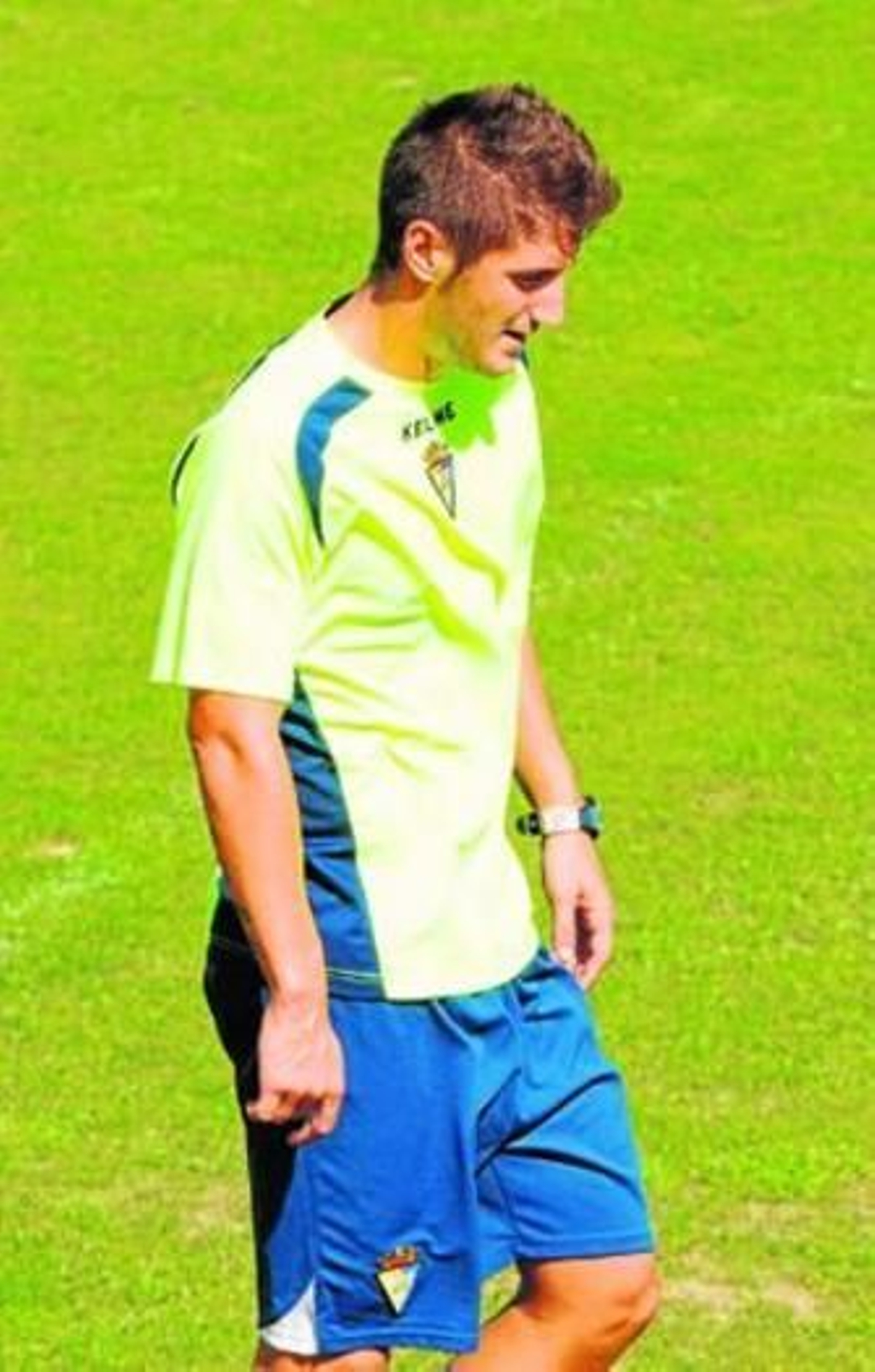 Toti, durante el entrenamiento de ayer en El Rosal.