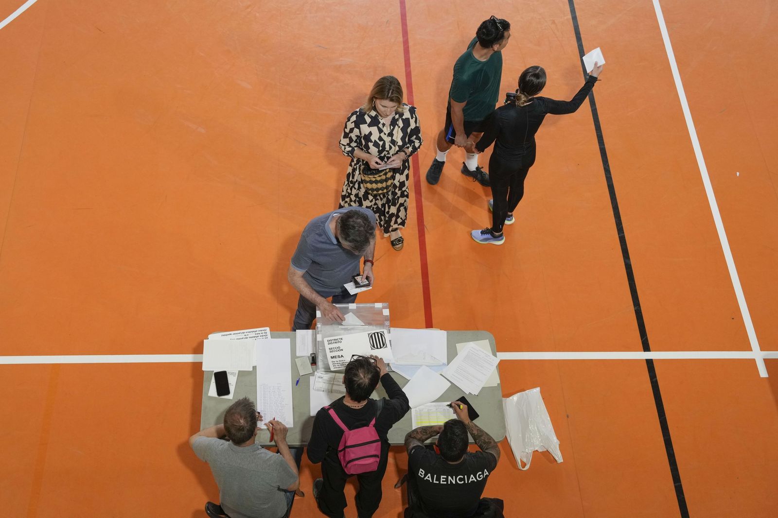 Las fotos de la jornada electoral en Cataluña