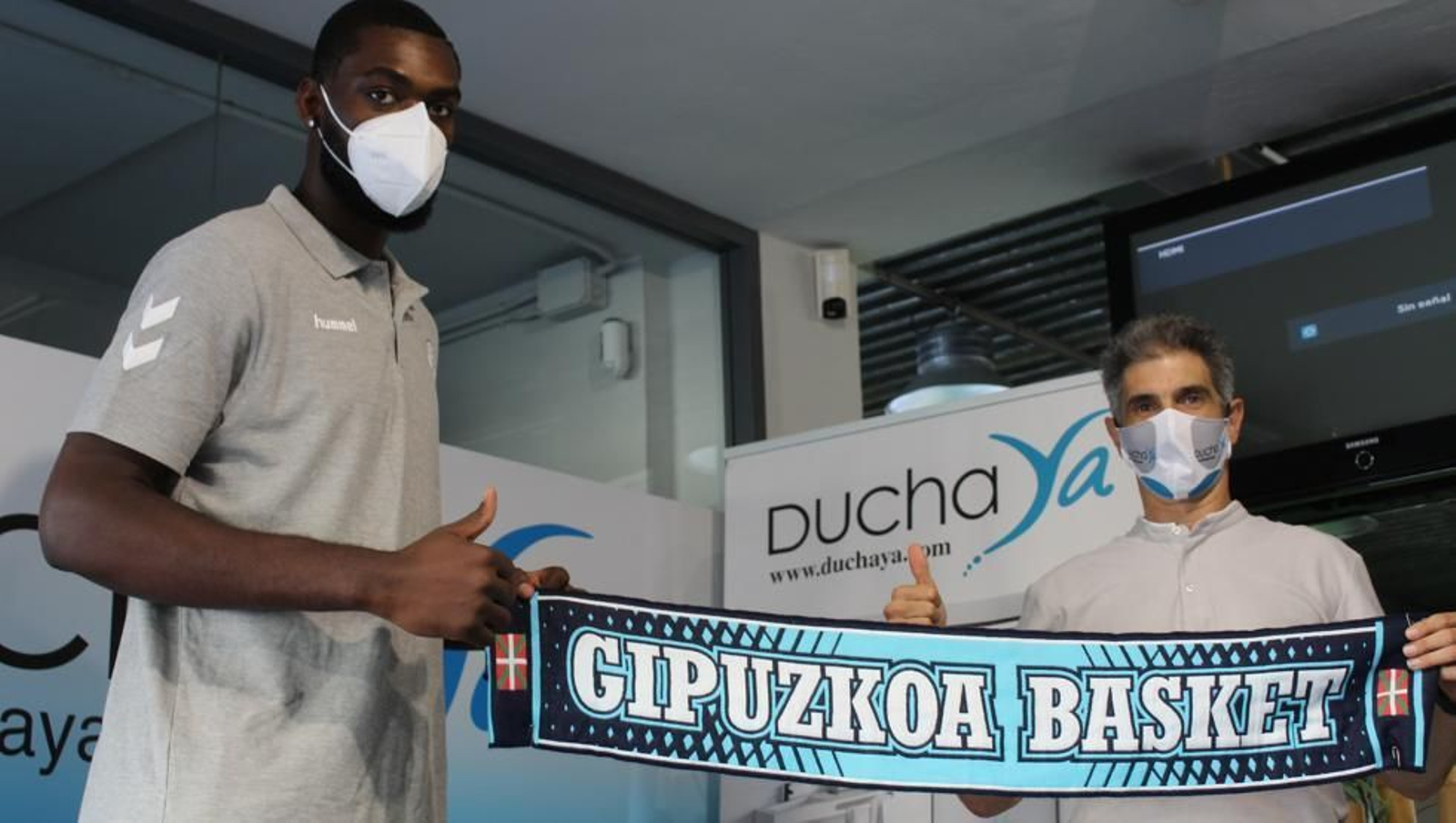 Viny Okouo, en su presentación.