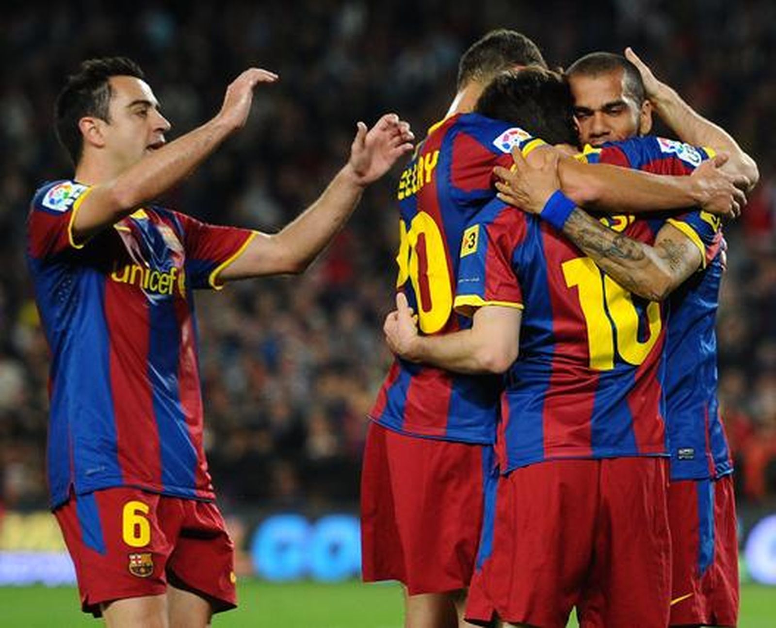 El Barcelona gana con facilidad a Osasuna (0-2) en el Camp Nou. / AFP