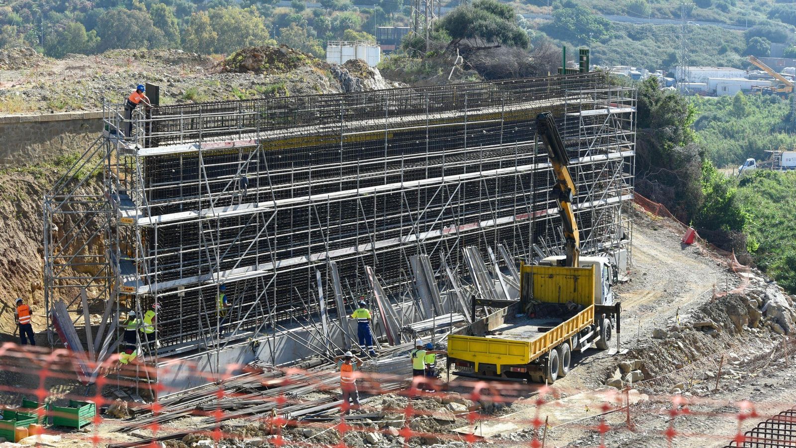 Una de las estructuras en construcción.