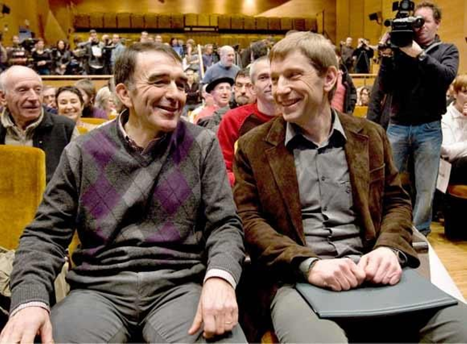 La izquierda 'abertzale' rechaza la violencia, incluyendo la de ETA