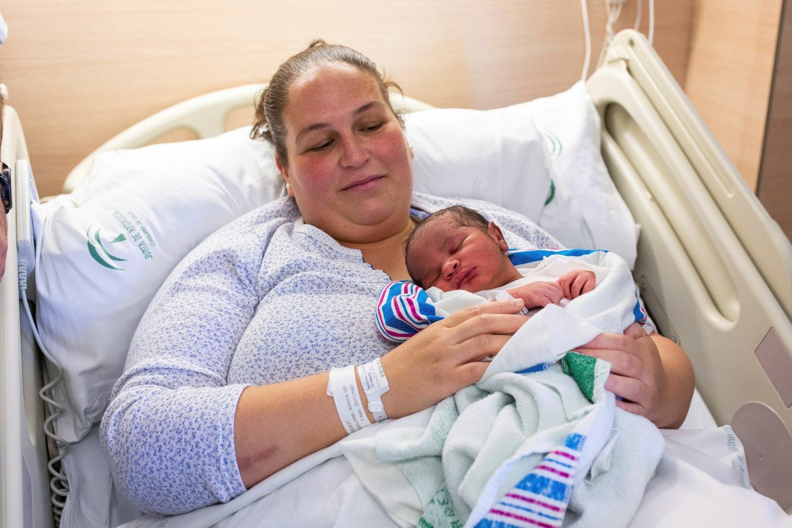 Investigación en Granada: las madres de bebés nacidos pequeños tienen peor salud emocional que sus parejas