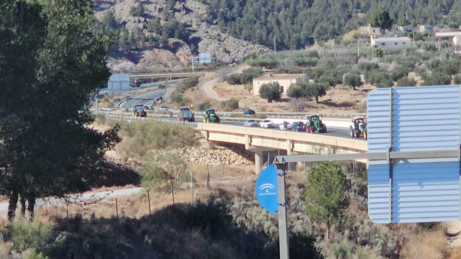 Así ha sido la tractorada que ha recorrido la A92N, por la Comarca de los Vélez
