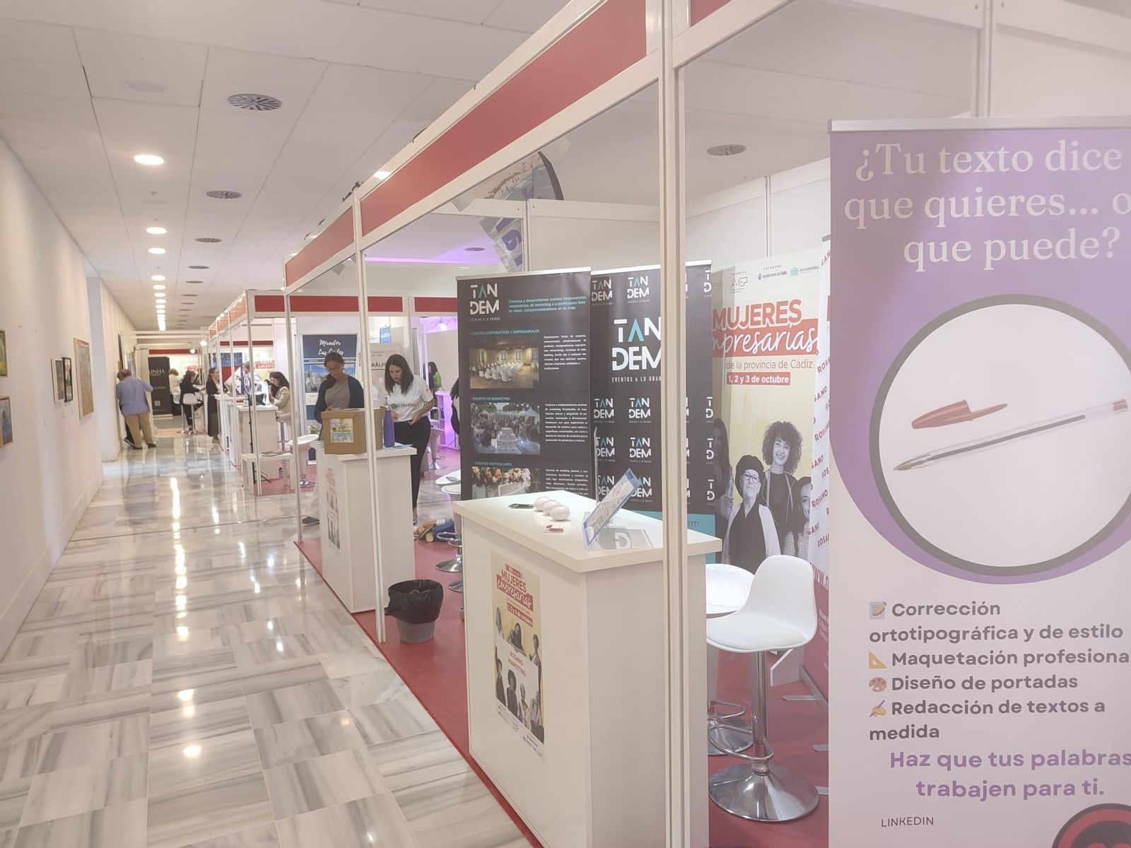 Una parte de los estands que estarán en la Casa de Iberomérica hasta el viernes