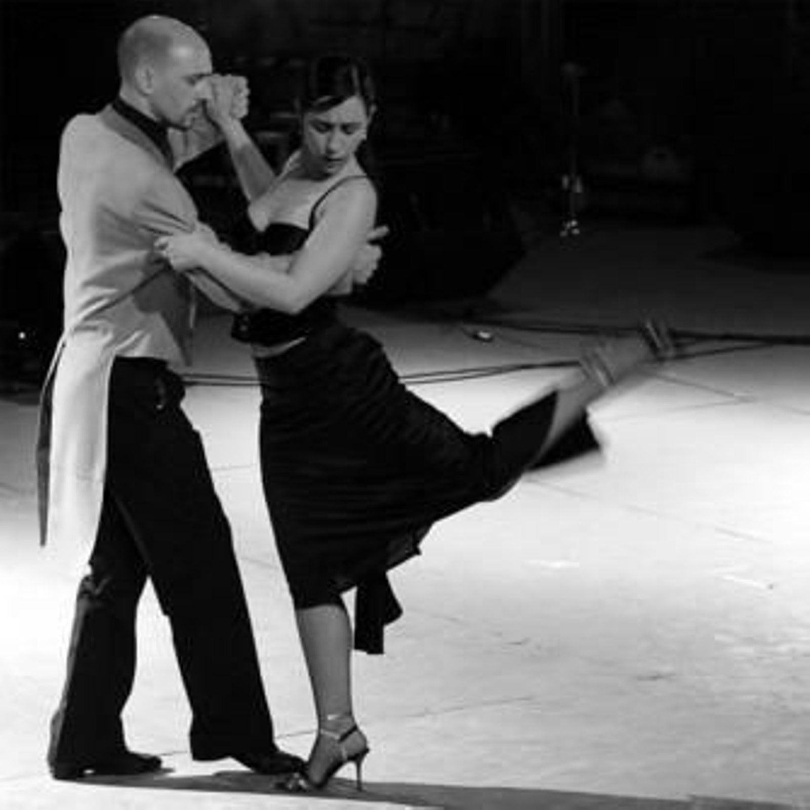 Una de las actuaciones de tango que se desarrollaron el viernes por la noche en el Alcázar.