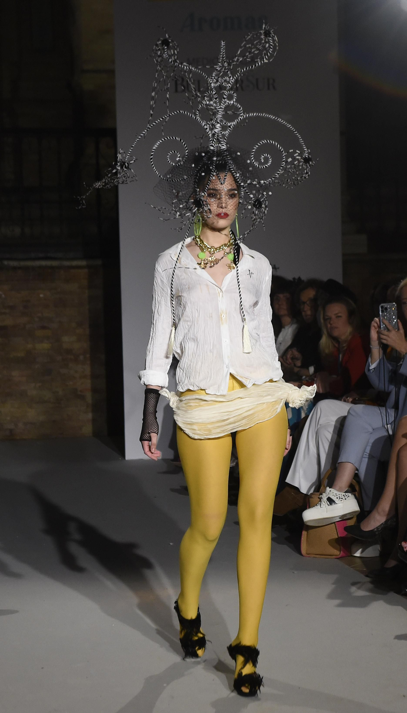 El desfile de Vivascarrión en la pasarela de novia e invitada SIQ 2022, todas las fotos