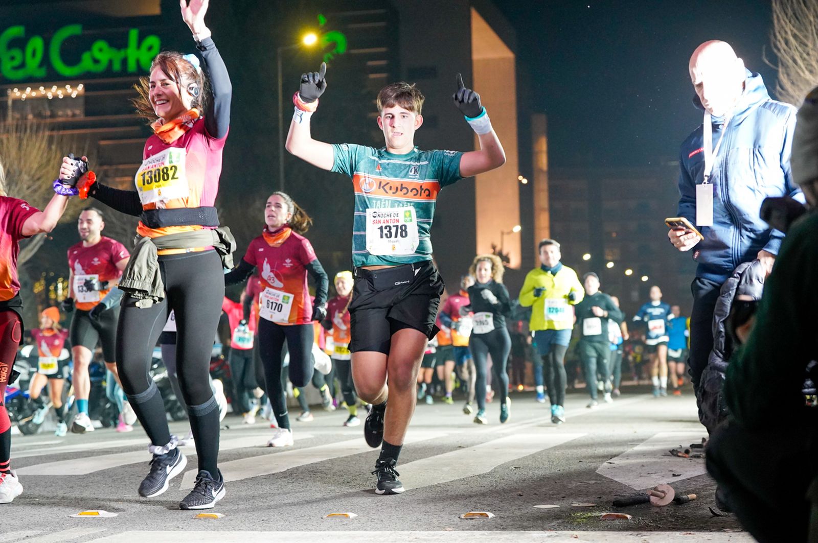 En imágenes: búscate en tu llegada a meta de la Carrera de San Antón 2026 (16)
