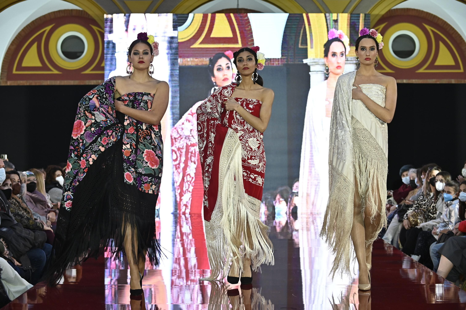 El desfile de Ángeles Espinar y Maite Cárdenas en Pasarela Huelva Flamenca 2022, todas las fotos