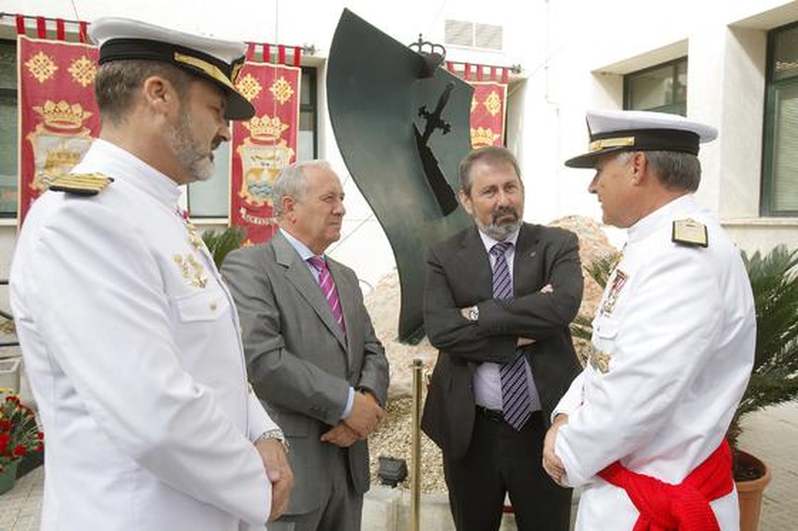 La Comandancia de la Guardia Civil de Cádiz celebra la festividad de su Patrona, la Virgen del Pilar.

Foto: Jesus Marin