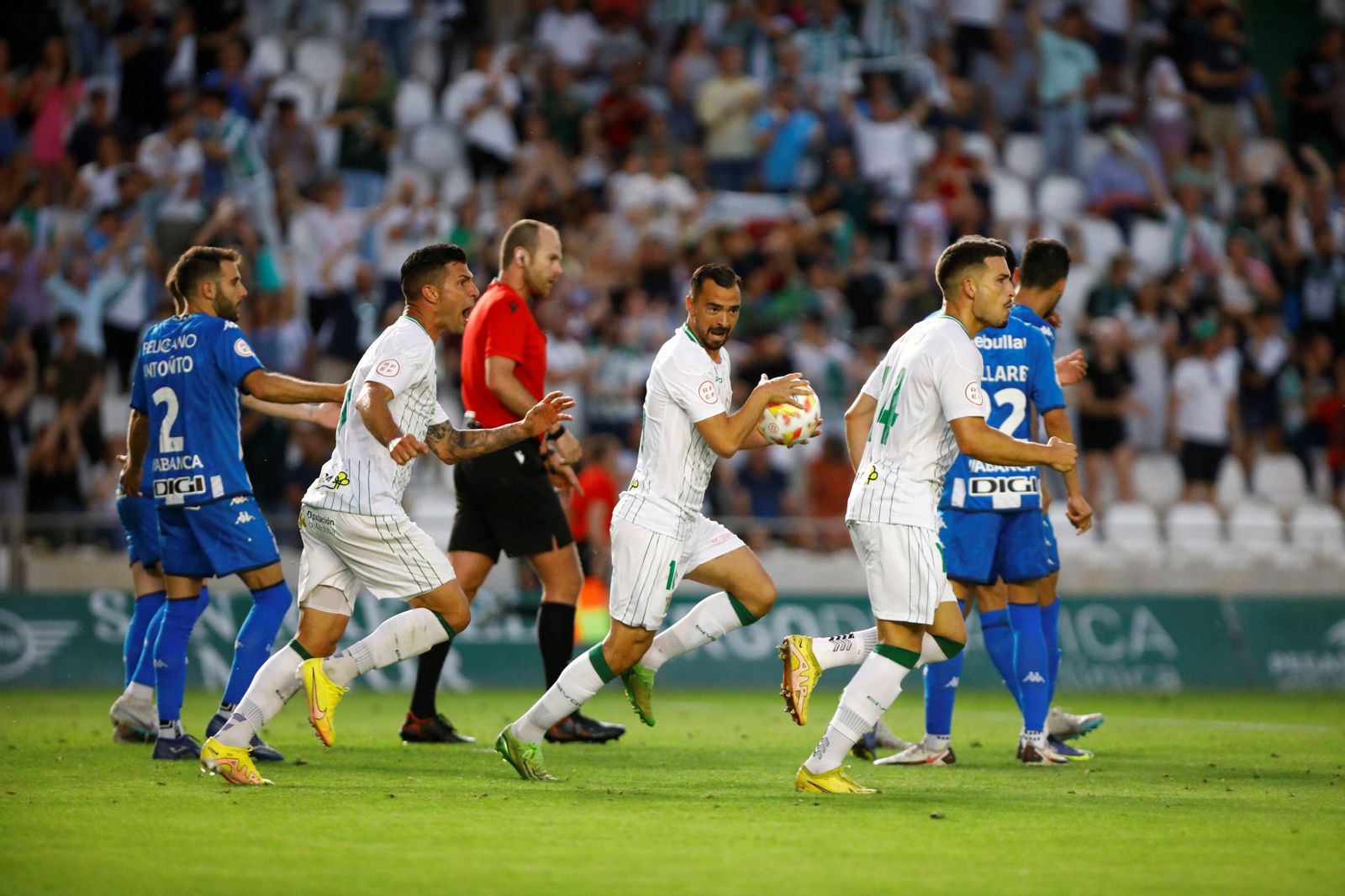 Fernández Vidal, durante el Córdoba-Deportivo de La Coruña.