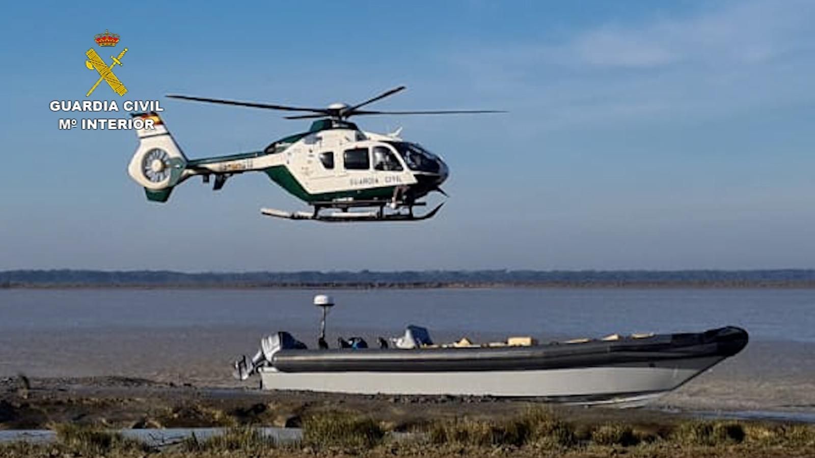 Un helicóptero en otro momento del operativo. Un helicóptero en otro momento del operativo.