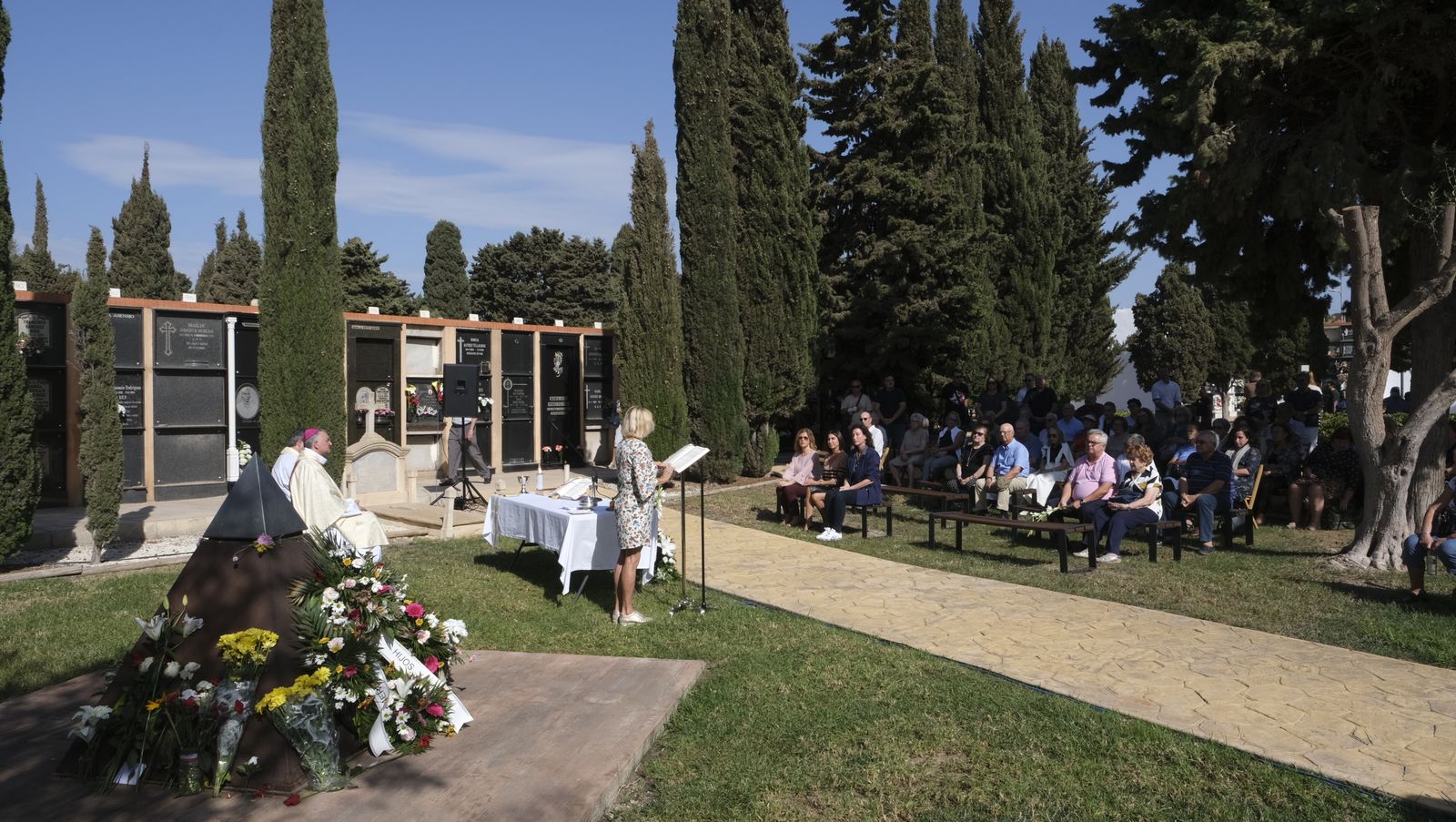 Imágenes del Día de Todos los Santos en el Cementerio de San José de Almería