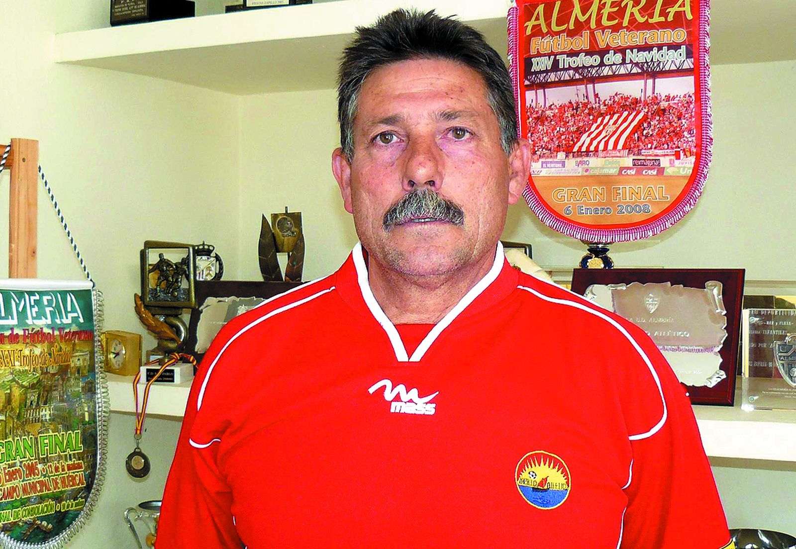 Juanjo Morales posando hace unos años para Diario de Almería durante una entrevista.