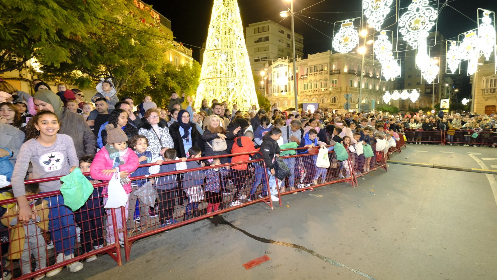 Fotogalería de la Cabalgata de Reyes Magos en Almería