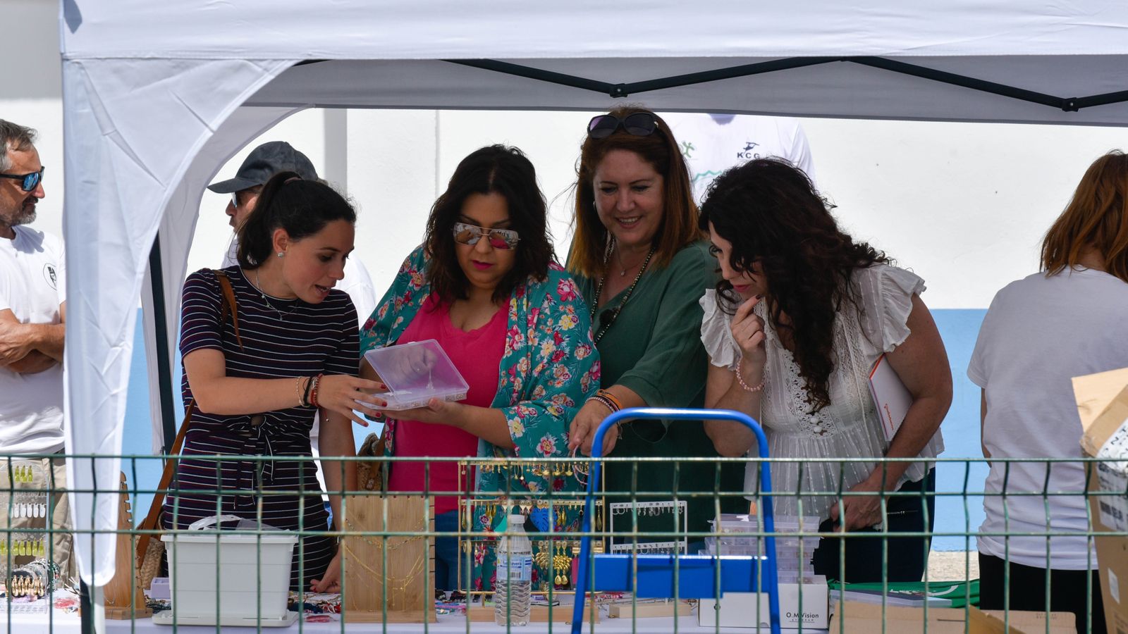 Las fotos del outlet solidario en Getares