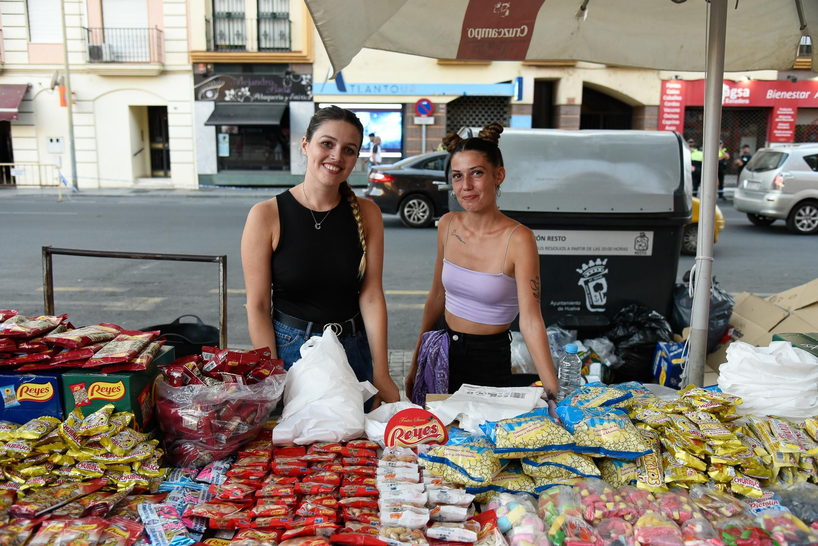 Colombinas 2022: Imágenes del ambiente en la plaza de toros en la novillada del martes