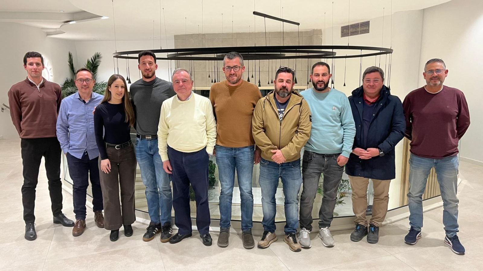 Foto de familia con todos los miembros que componen la candidatura a la presidencia del Automóvil Club de Almería.