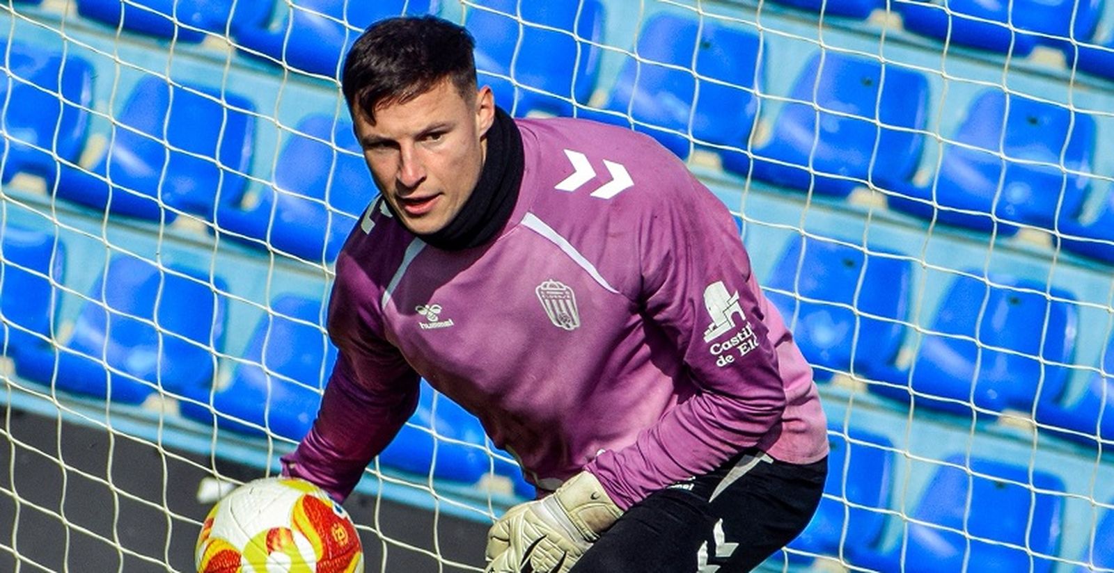 Ramón Vila, en un entrenamiento con el Eldense.