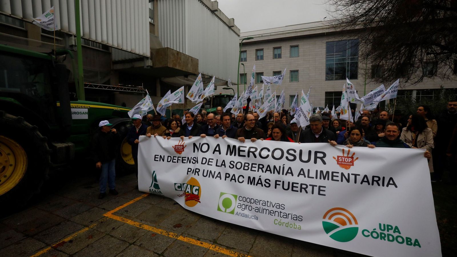 Dirigentes de organizaciones agrarias en la protesta.