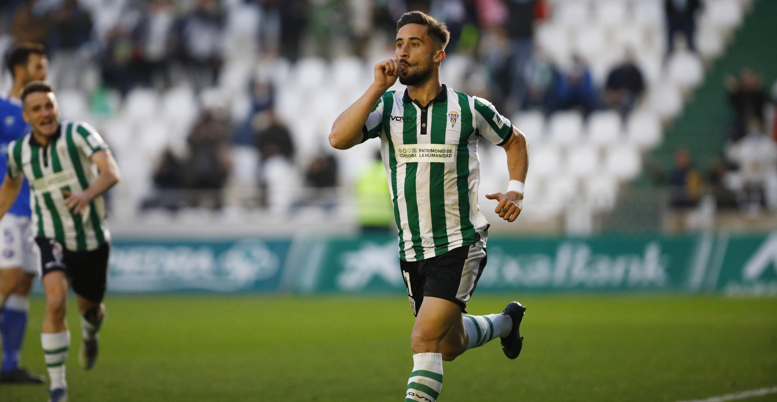 Omar Perdomo celebra uno de los cinco goles que anotó con el Córdoba CF.