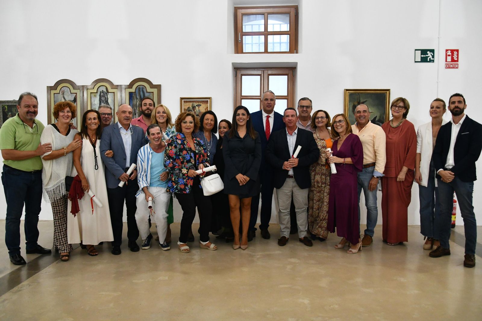 Una foto de los docentes homenajeados, con el alcalde Boix y la edil Jiménez en el centro.