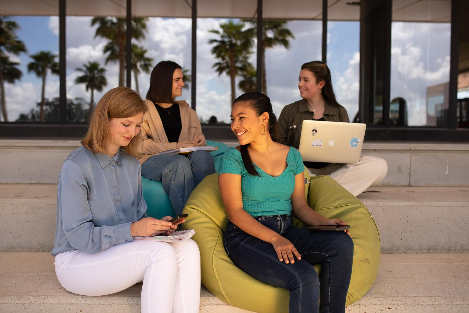 La Universidad Loyola combina rigor académico, formación práctica y una fuerte proyección internacional