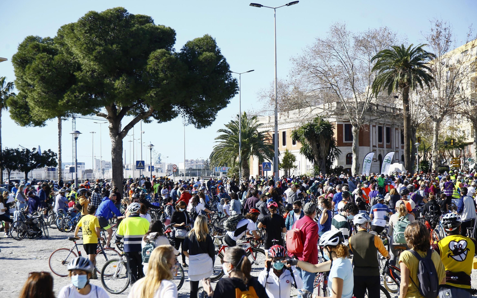 Fotos de la marcha de cientos de bicis en Málaga