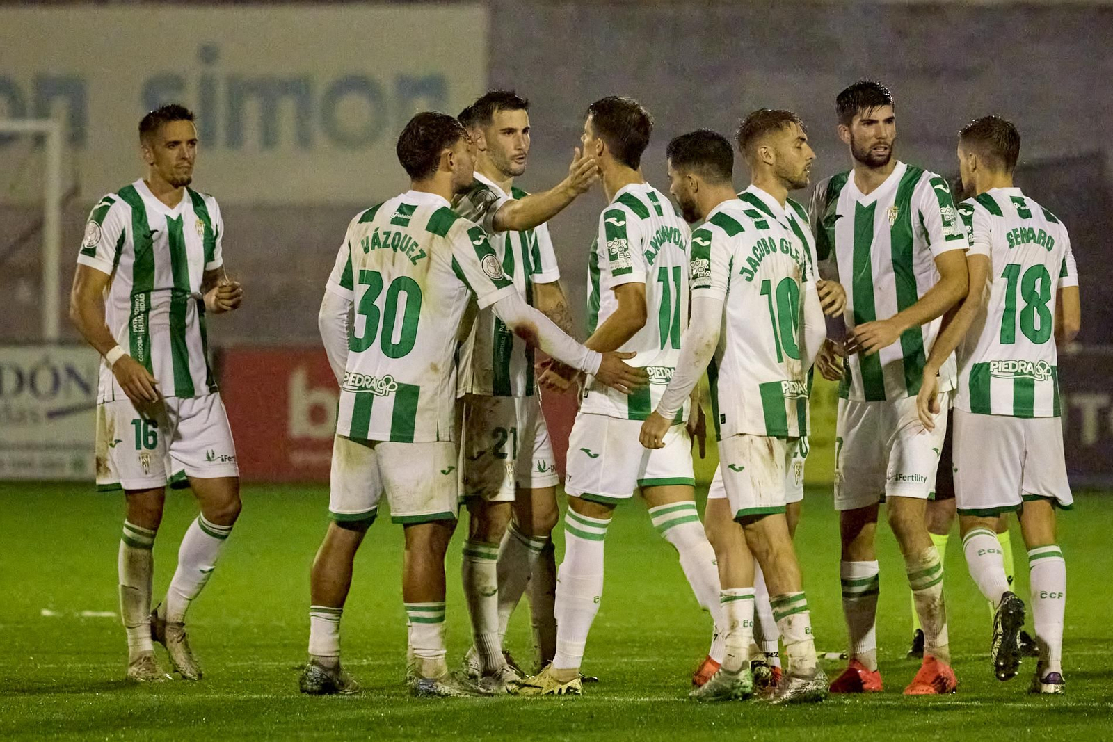 Las mejores fotos de la derrota del Córdoba CF en Olot en la Copa del Rey
