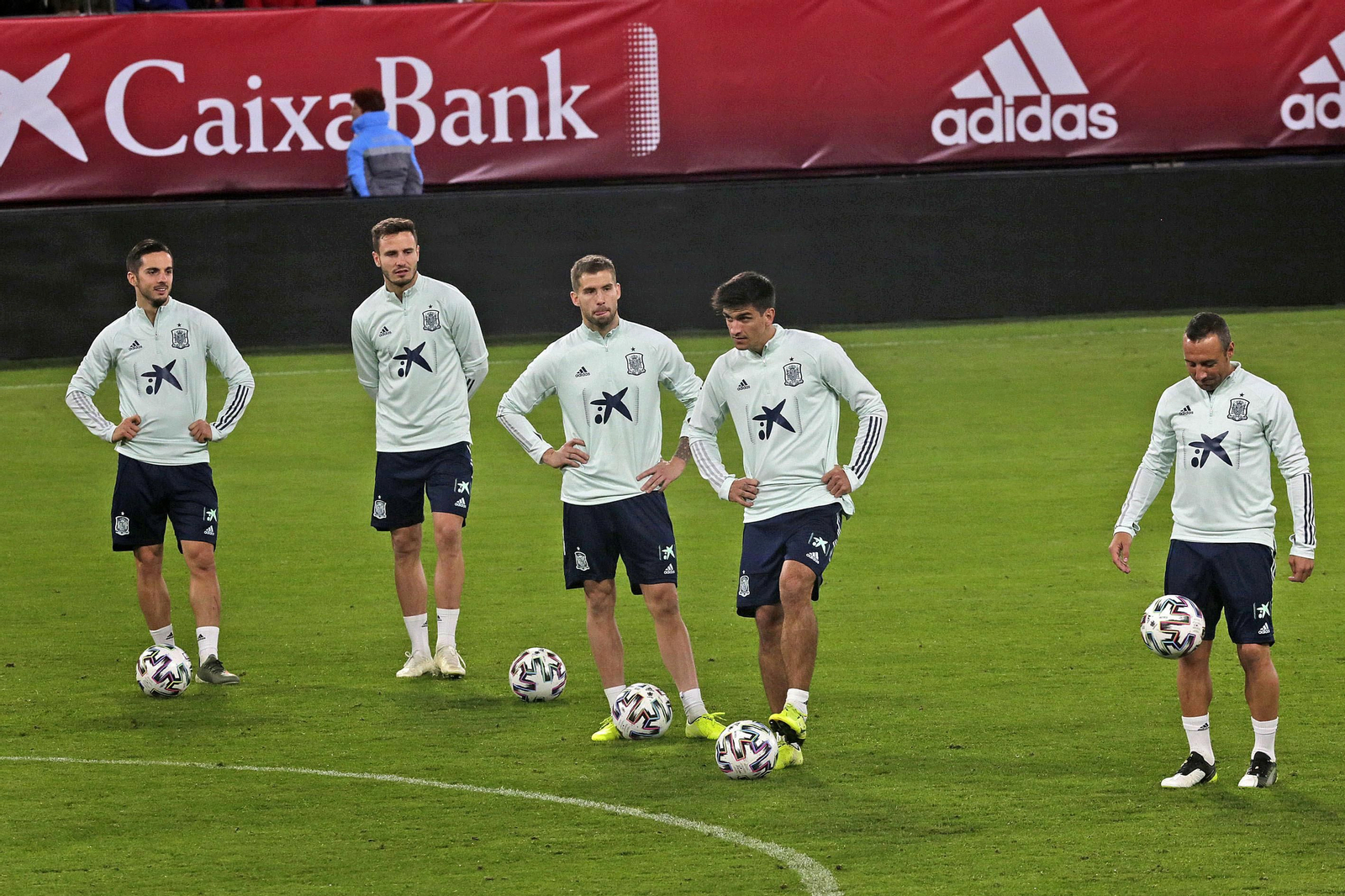 Imágenes de la selección española entrenando en el estadio Carranza