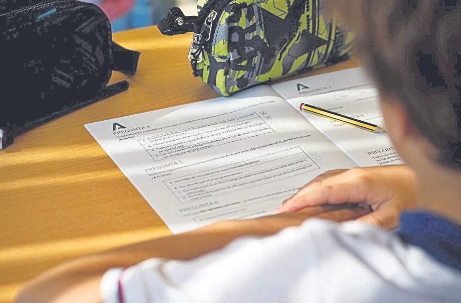 Un alumno de Primaria frente a una de las pruebas de diagnóstico. Un alumno de Primaria frente a una de las pruebas de diagnóstico.