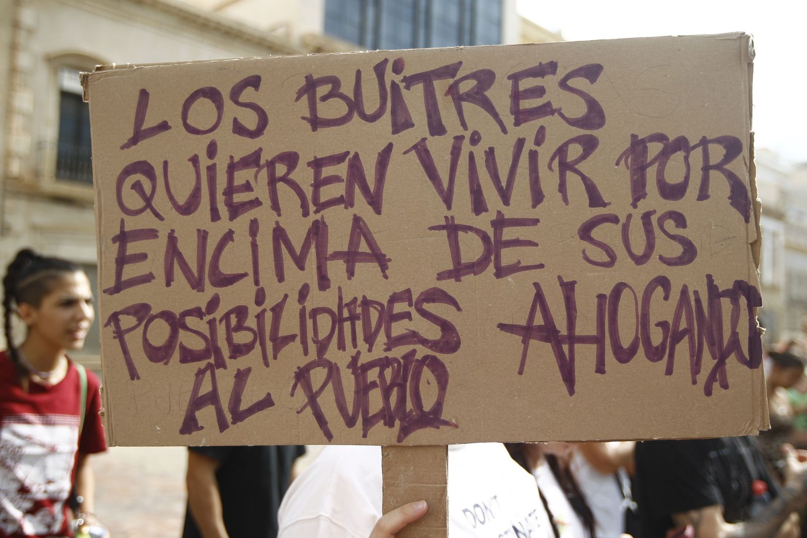 Manifestación en Almería por el derecho a la vivienda, en imágenes