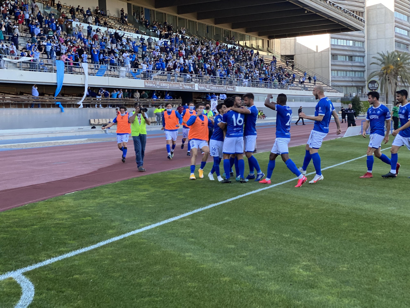 Imágenes del Xerez DFC contra Salerm Puente Genil en Chapín