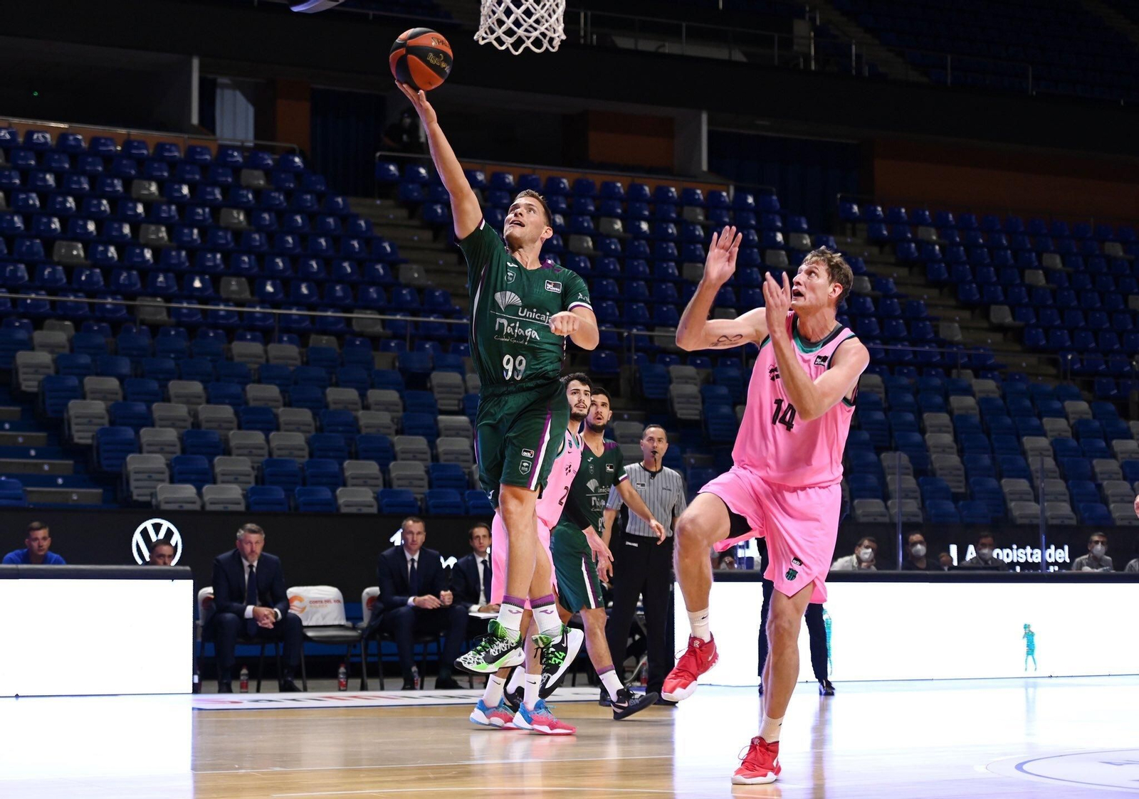 Mekel deja una bandeja ante el Barcelona.