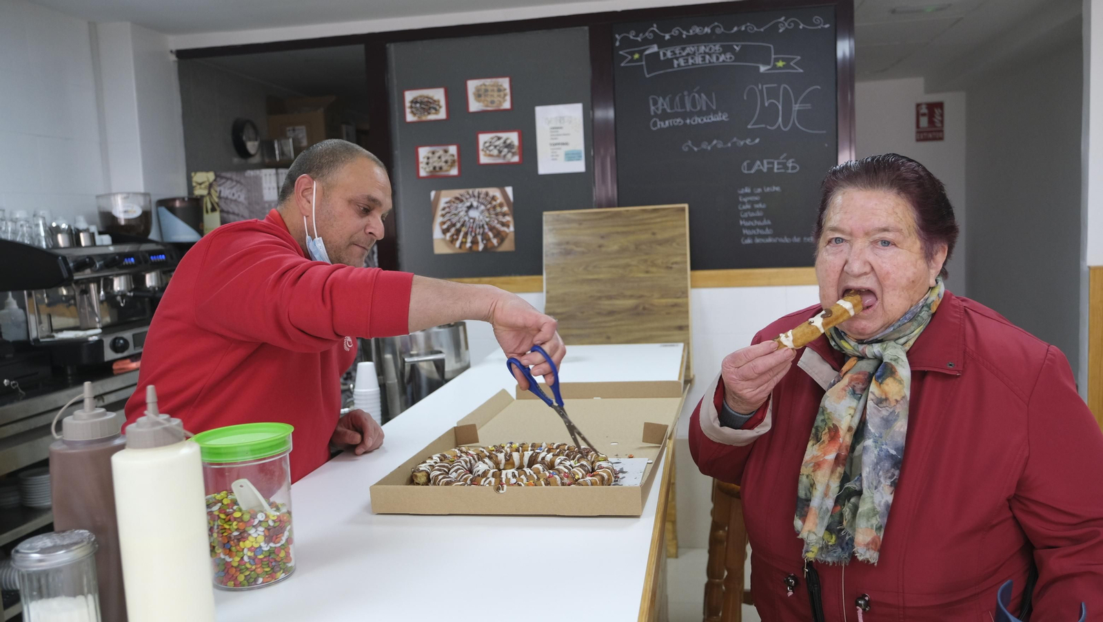 Fotogalería churro-pizza. Churrería Plaza Mayor. Huércal Overa.