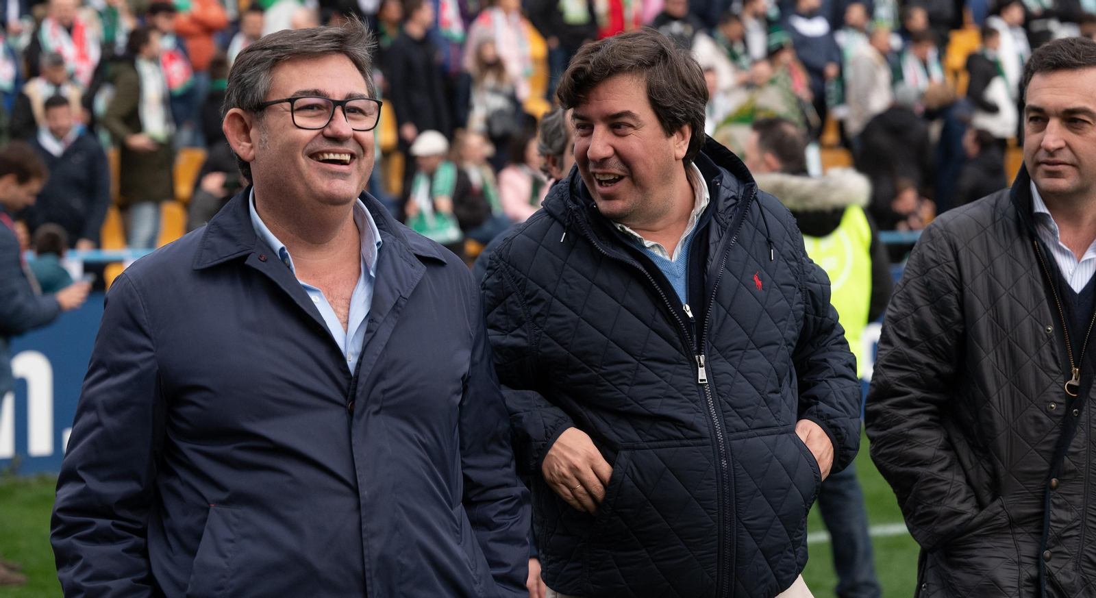 Javier González Calvo, a la izquierda en la imagen, junto al consejero Jesús Coca.