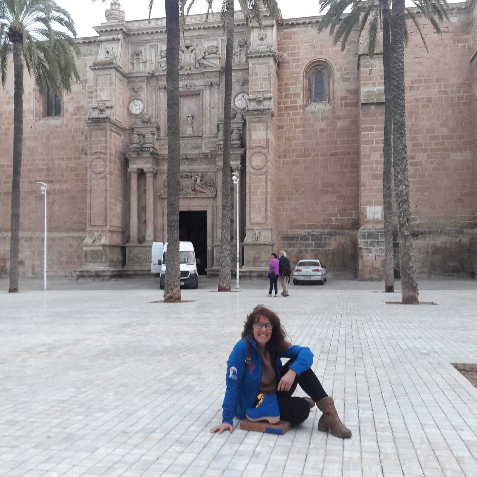 Con el premio ante nuestra Catedral.