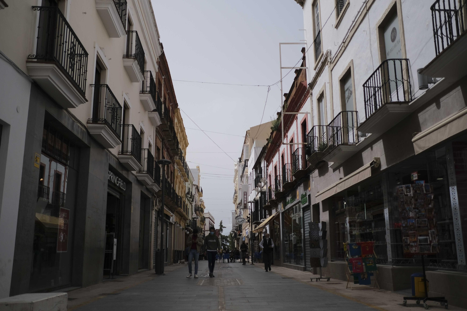 Las zonas abiertas de Carrera Espinel serán cubiertas con toldos.