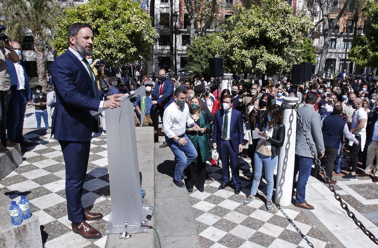 Cierran Plaza Nueva para una R.P. de Santiago Abascal
