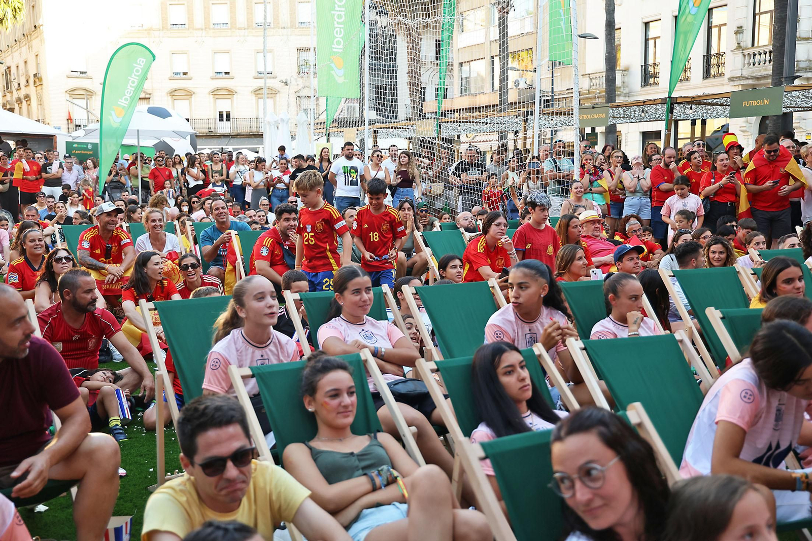 Imágenes de la Fan zone en Huelva de la Final de la Eurocopa entre Inglaterra y España Imágenes de la Fan zone en Huelva de la Final de la Eurocopa entre Inglaterra y España