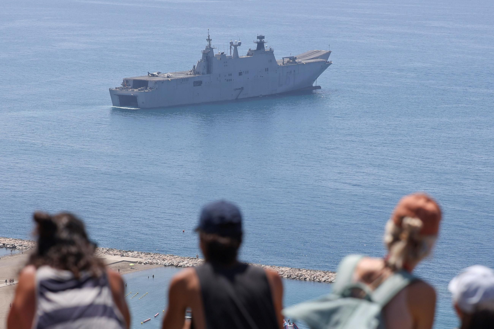 Los buques de la Armada 'Juan Carlos I' y 'Galicia' ya están en Málaga para el desembarco, en fotos