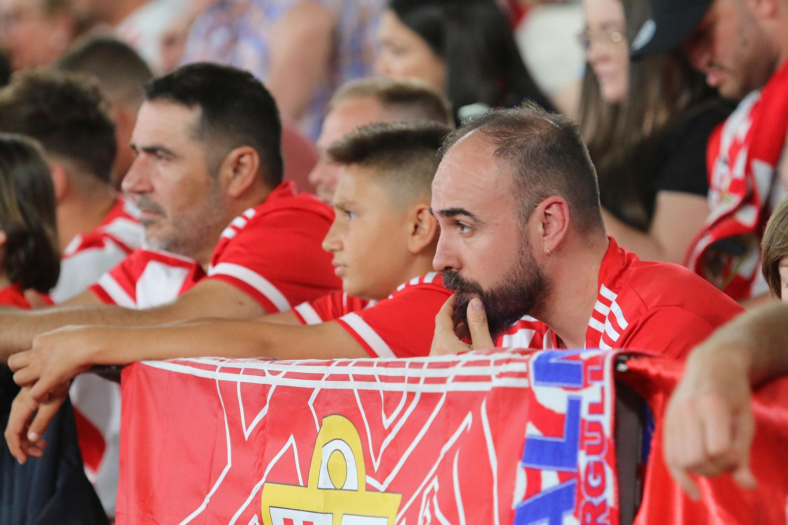 Las imágenes de la decepción de los aficionados del Almería