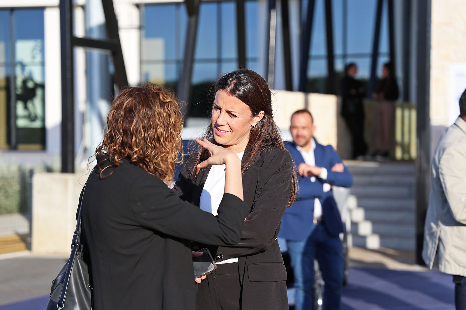 Movitransa presenta los nuevos modelos de BMW IX2 y el X2 en el complejo deportivo Lamiya