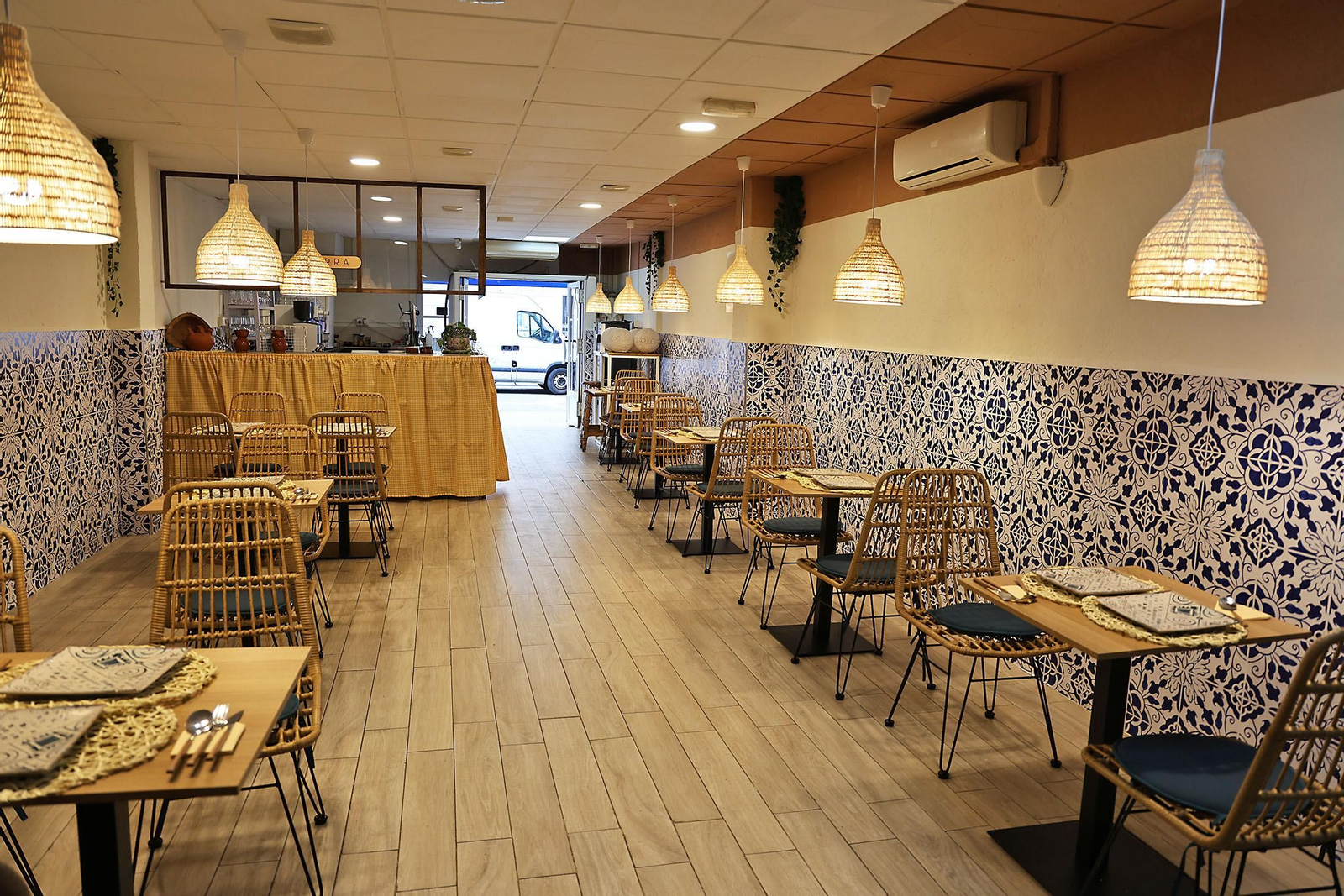 Imágenes del cambio radical de un bar de Huelva tras el paso de Chicote en 'Pesadilla en la cocina'