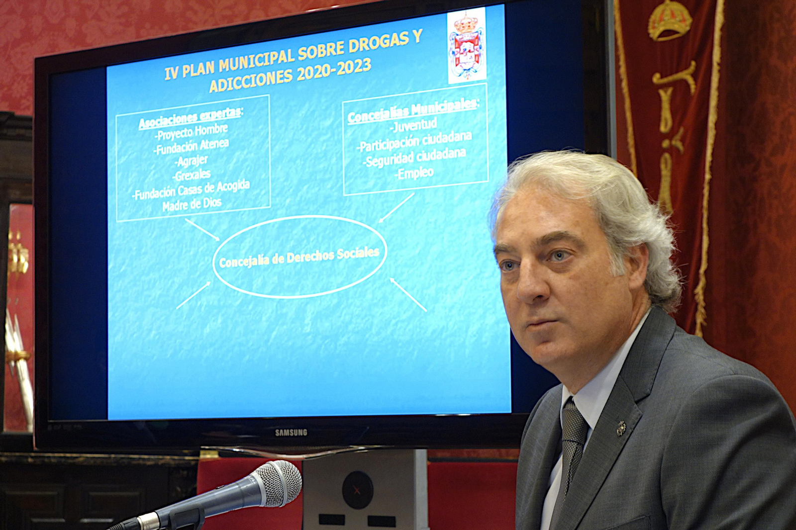 Granada eliminará la publicidad de casas de apuestas y juegos en los soportes municipales