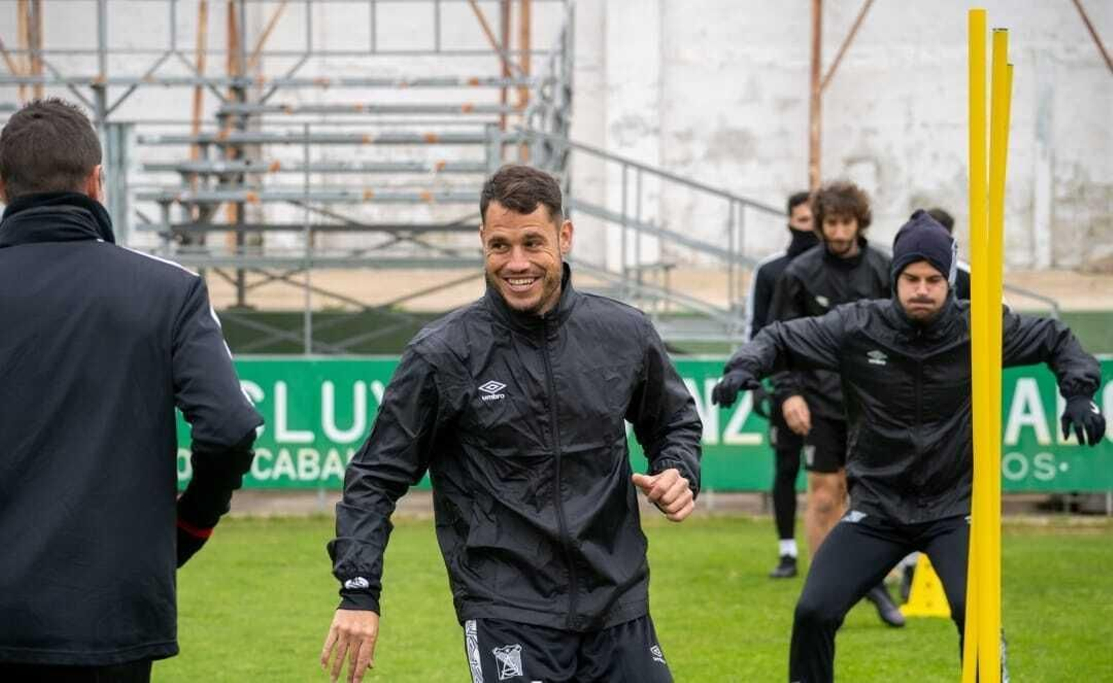 José Romero, capitán del Sanluqueño, sonríe en un entrenamiento. José Romero, capitán del Sanluqueño, sonríe en un entrenamiento.
